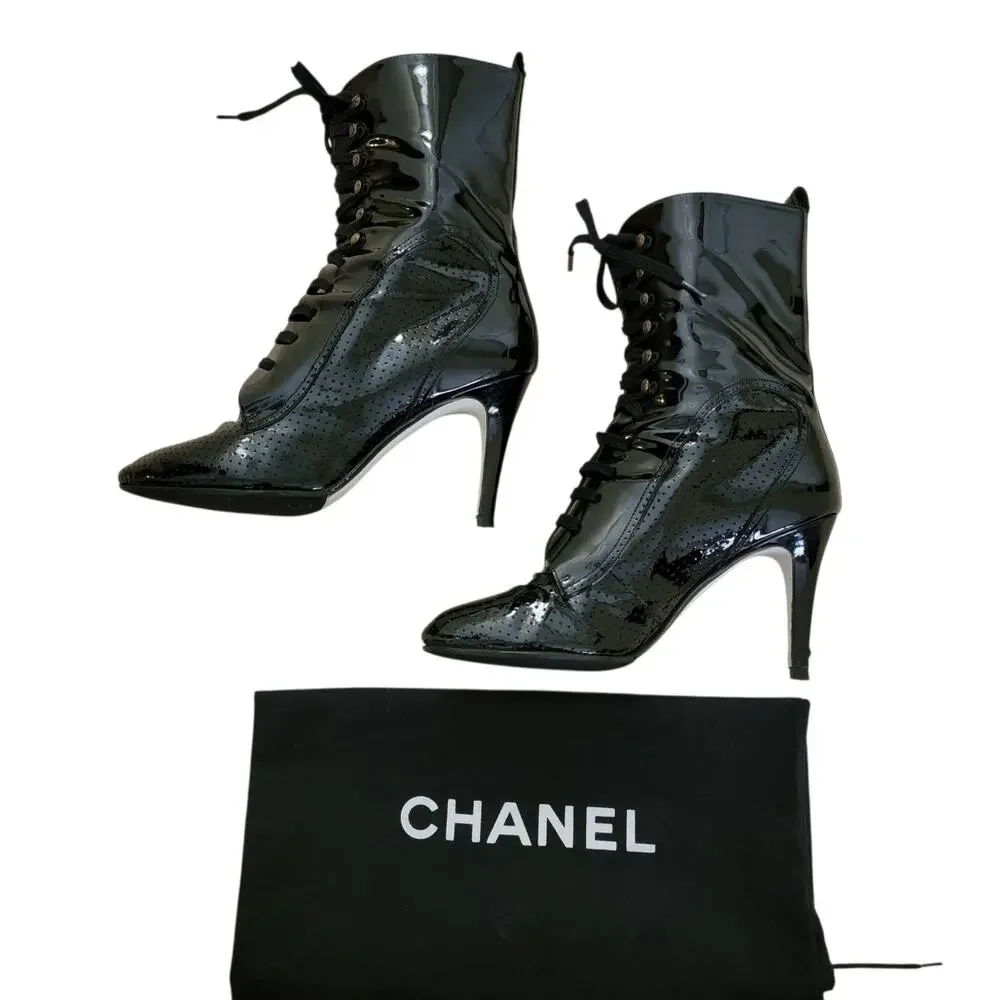 Chanel Ankle Boots Vintage Patent Leather Black Logo CC Lace-Up Heels IT 37.5 7